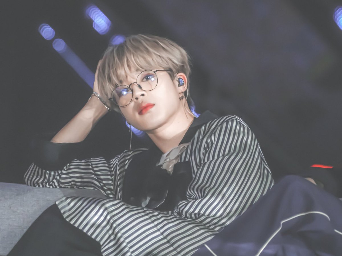 牛乳 A Twitter この世で1番メガネ似合うんってジミンちゃん ジミナ Bts