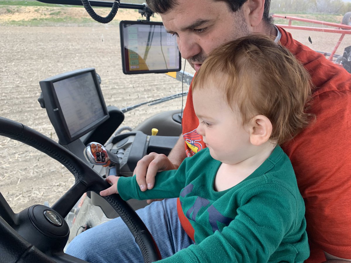 RubenackerFarms's tweet photo. We had some great help this Sunday afternoon! #farmkids #futurefarmer #plant2020 #corn #kids @pioneerseeds @GranularAg @corteva @ilfarmbureau @ilcorn @corteva https://t.co/rrqq65MG47