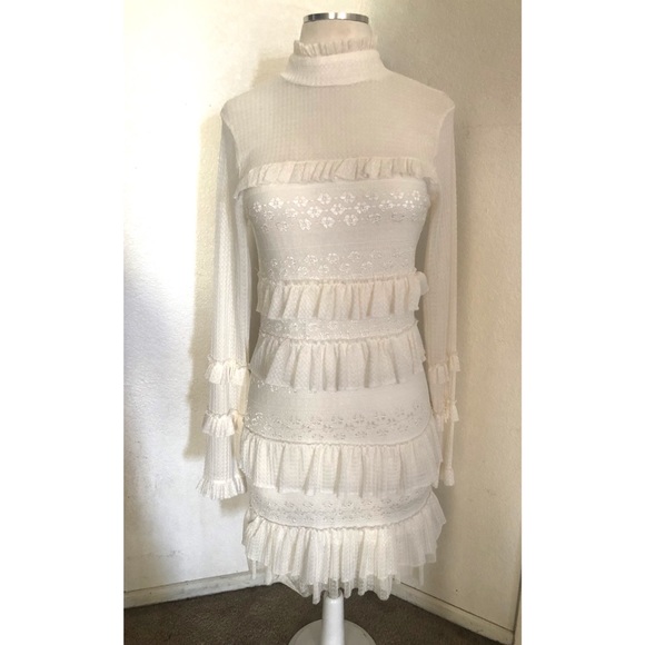 Never_been_shi's tweet photo. So good I had to share! Check out all the items I'm loving on @Poshmarkapp #poshmark #fashion #style #shopmycloset #saksfifthavenue #burberry #guess: https://t.co/h3vaIbHrNz https://t.co/yn8nrSYIEn