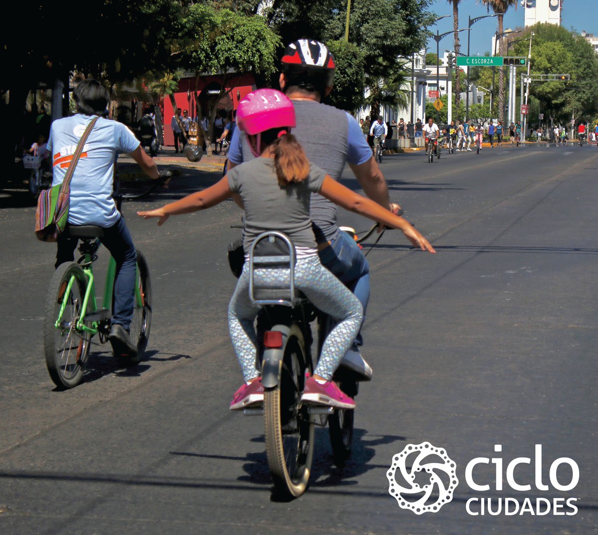Hoy en el #DiaMundialDeLaBicicleta recordamos su valor  para nuestra ciudad y el beneficio que tiene en nuestra salud al usarla como modo de transporte. 🚲💚