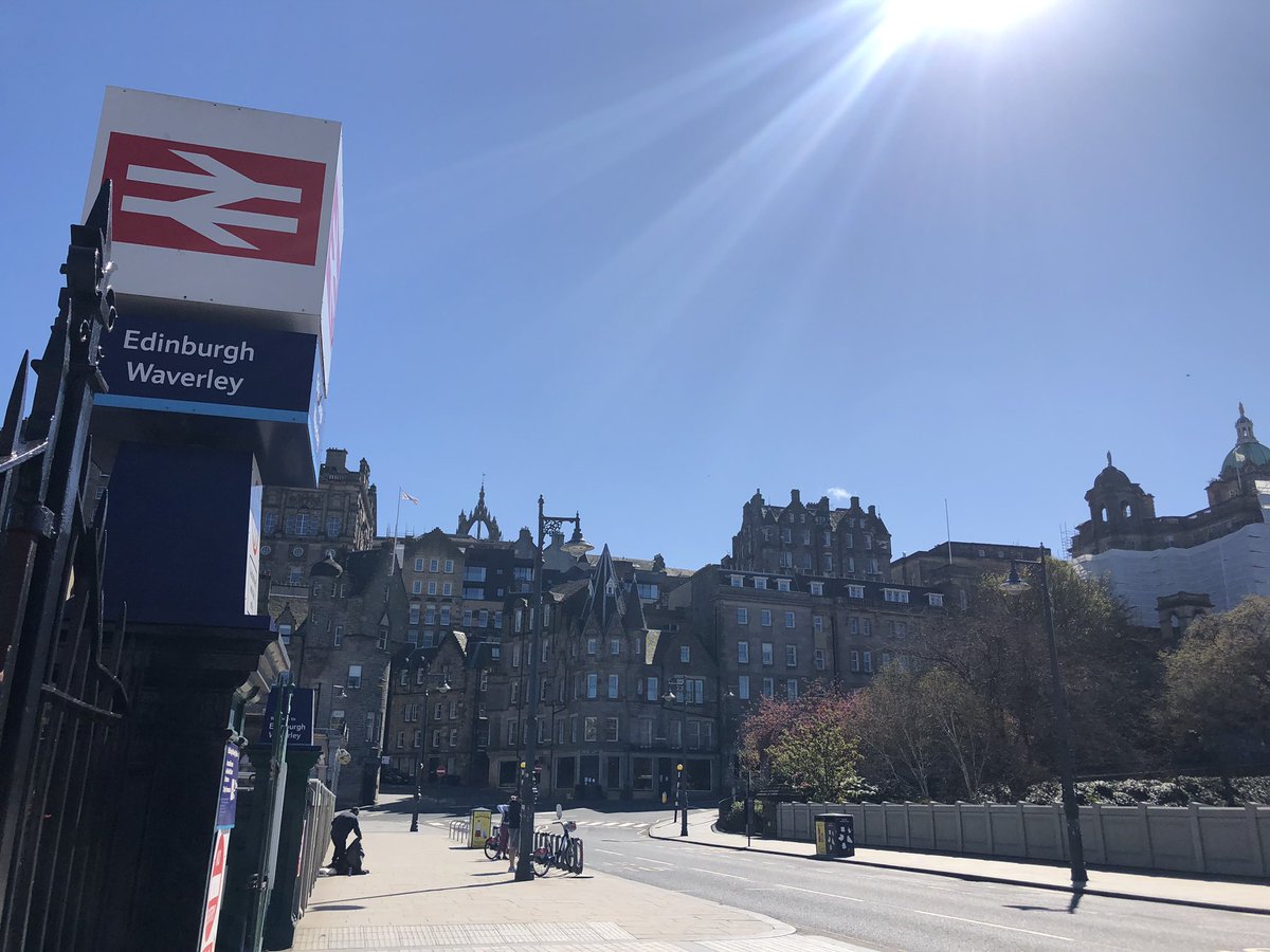 JollyKwan's tweet photo. An eerily, tranquil, sunny April Sunday in #Edinburgh #city #CoronavirusLockdownUK #SocialDistancinguk #exercise https://t.co/NZqZoiU4yu