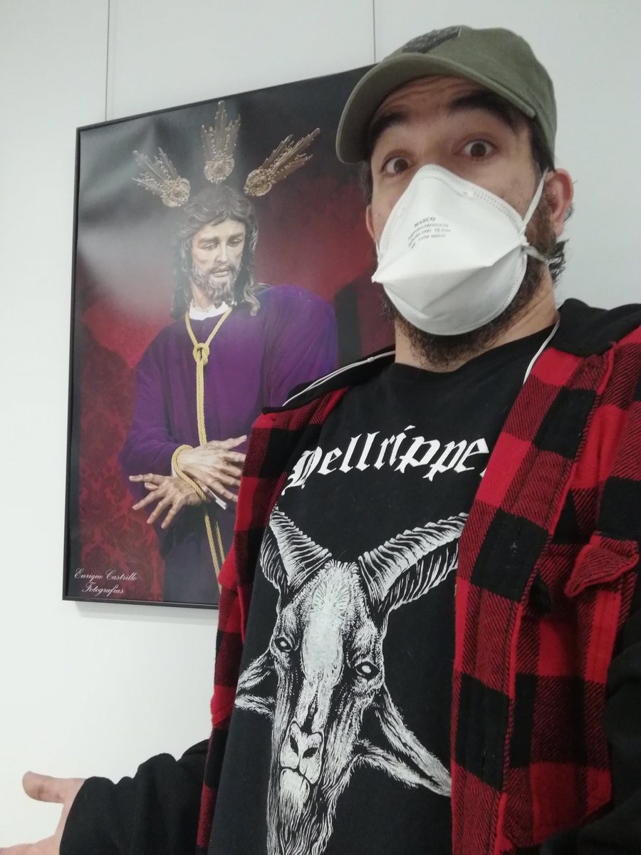 I don't think the dude that the company hired to protect us from the coronashite likes my <a href="/hellrippermetal/">Hellripper</a> t-shirt, he's looking at me funny 🤷🏻‍♂️

#Nightshift #AllHailTheGoat 🐐🤘🏻