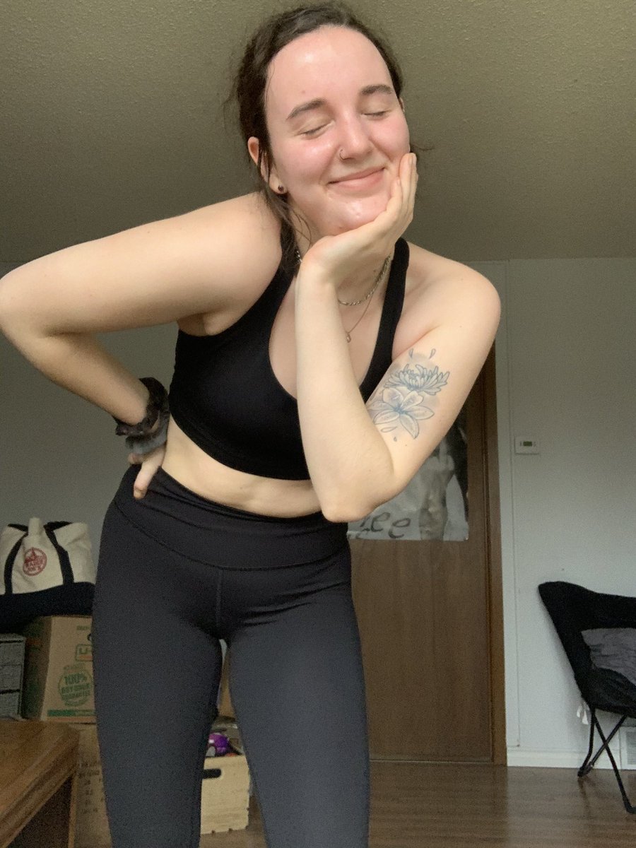 day 9!! it was technically a rest day but i decided to do some abs and do a cardio workout and it felt GOOD to get my body moving and sweating