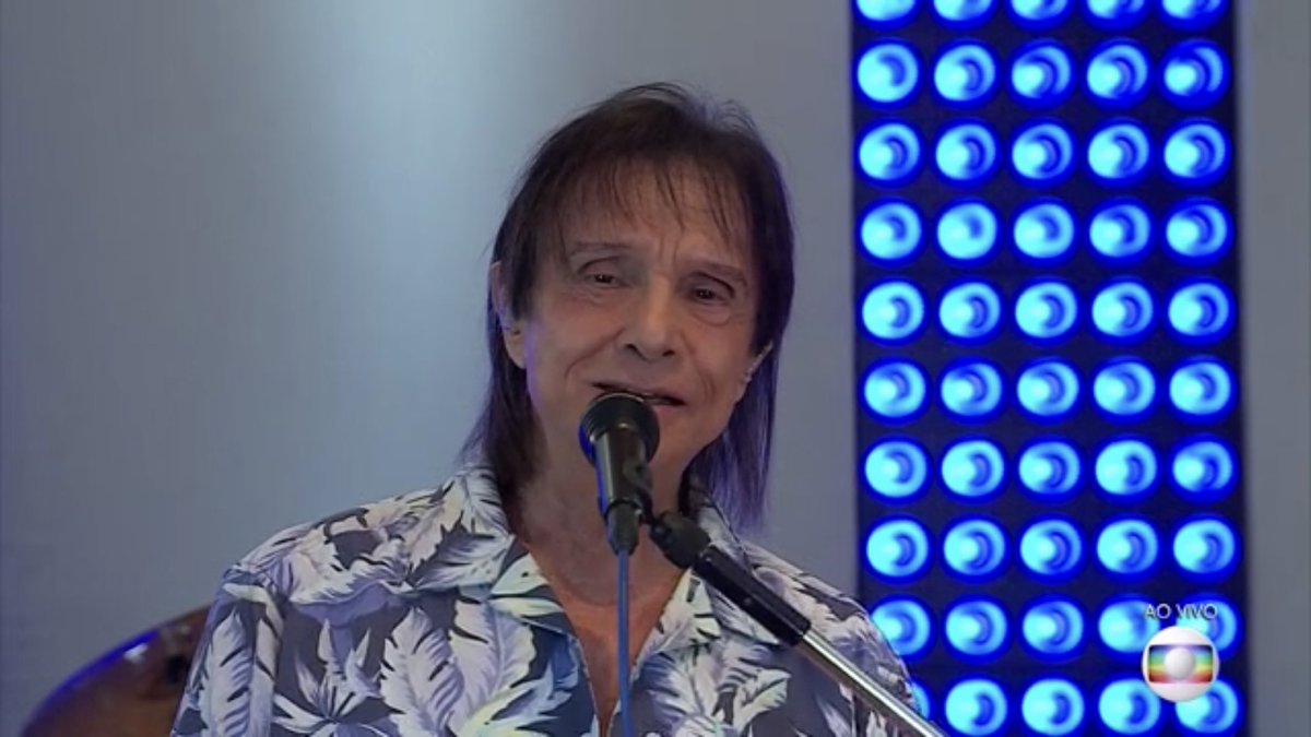 dricadricota's tweet photo. Essa live é pra você, mãe. Perdi a conta de quantos show assistimos juntas. Vou lembrar de vc em cada letra. Te amo pra sempre, mãe. #liveRC https://t.co/HGK6WIJABC