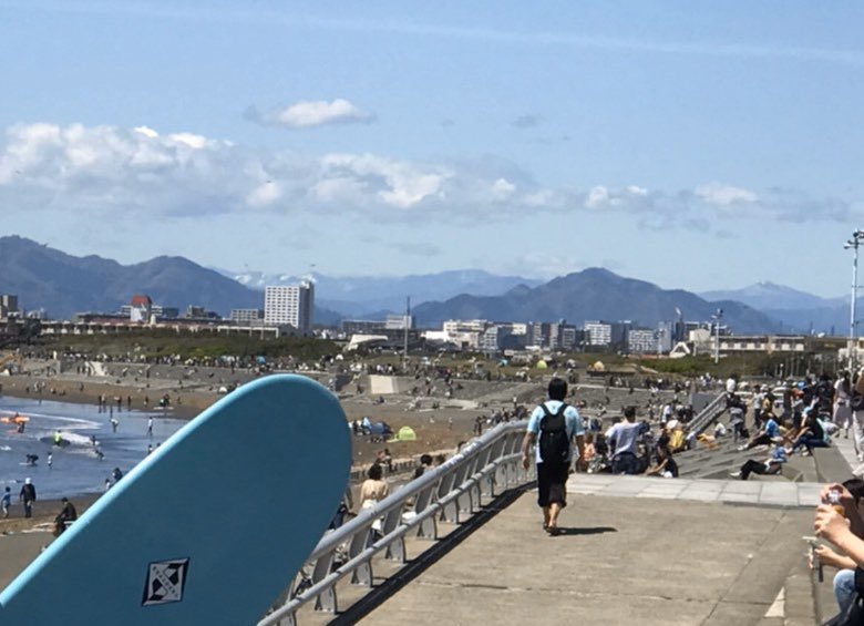 bot80908681's tweet photo. なんで自粛要請、緊急事態宣言出てんのにこんな人いるの、、、？
もっと緊張感持つべきだよ https://t.co/dOAtJFmggb