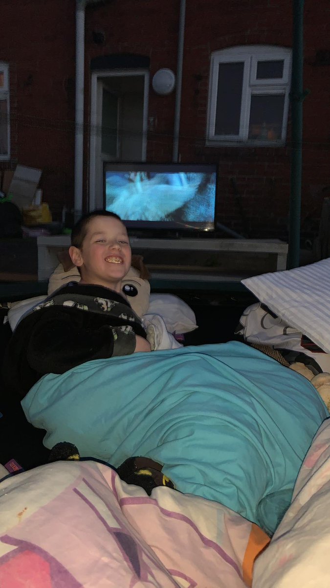 Chelseaj1102's tweet photo. Movie night outside tonight watching the shooting stars 🌠 bedding on the trampoline and lots of popcorn and snacks ❤️ we’ve had the best night!!  @sandhillprimar4  @SandhillPrimary https://t.co/gCHj2V7h6J