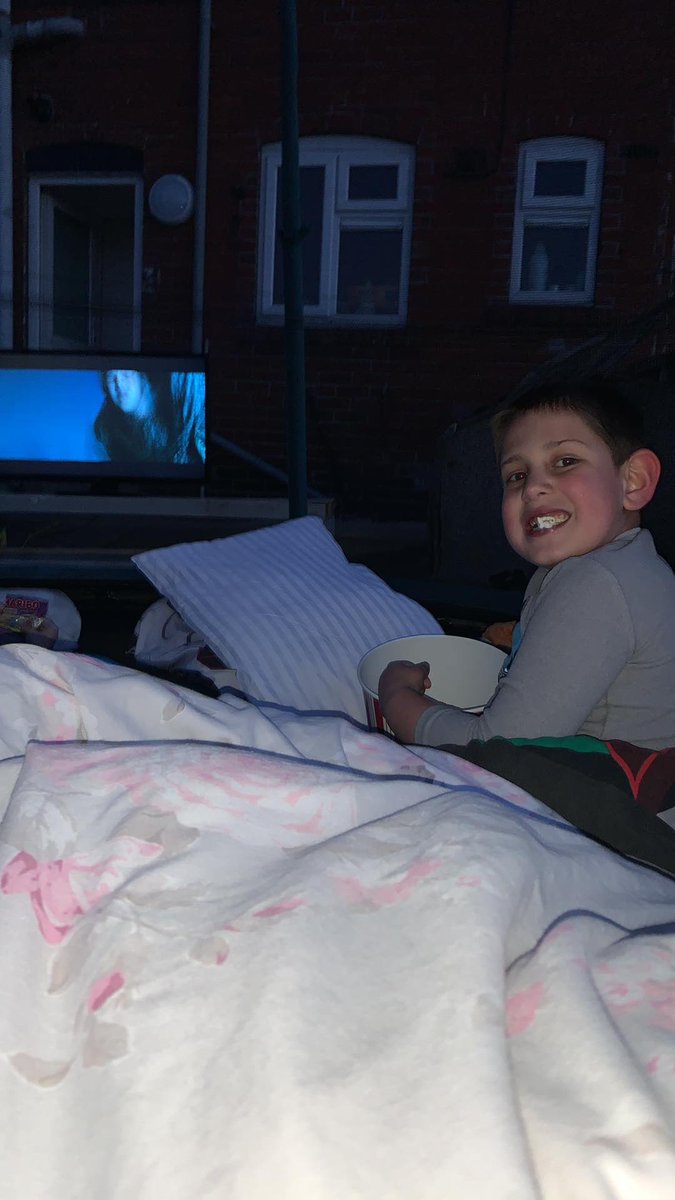 Chelseaj1102's tweet photo. Movie night outside tonight watching the shooting stars 🌠 bedding on the trampoline and lots of popcorn and snacks ❤️ we’ve had the best night!!  @sandhillprimar4  @SandhillPrimary https://t.co/gCHj2V7h6J