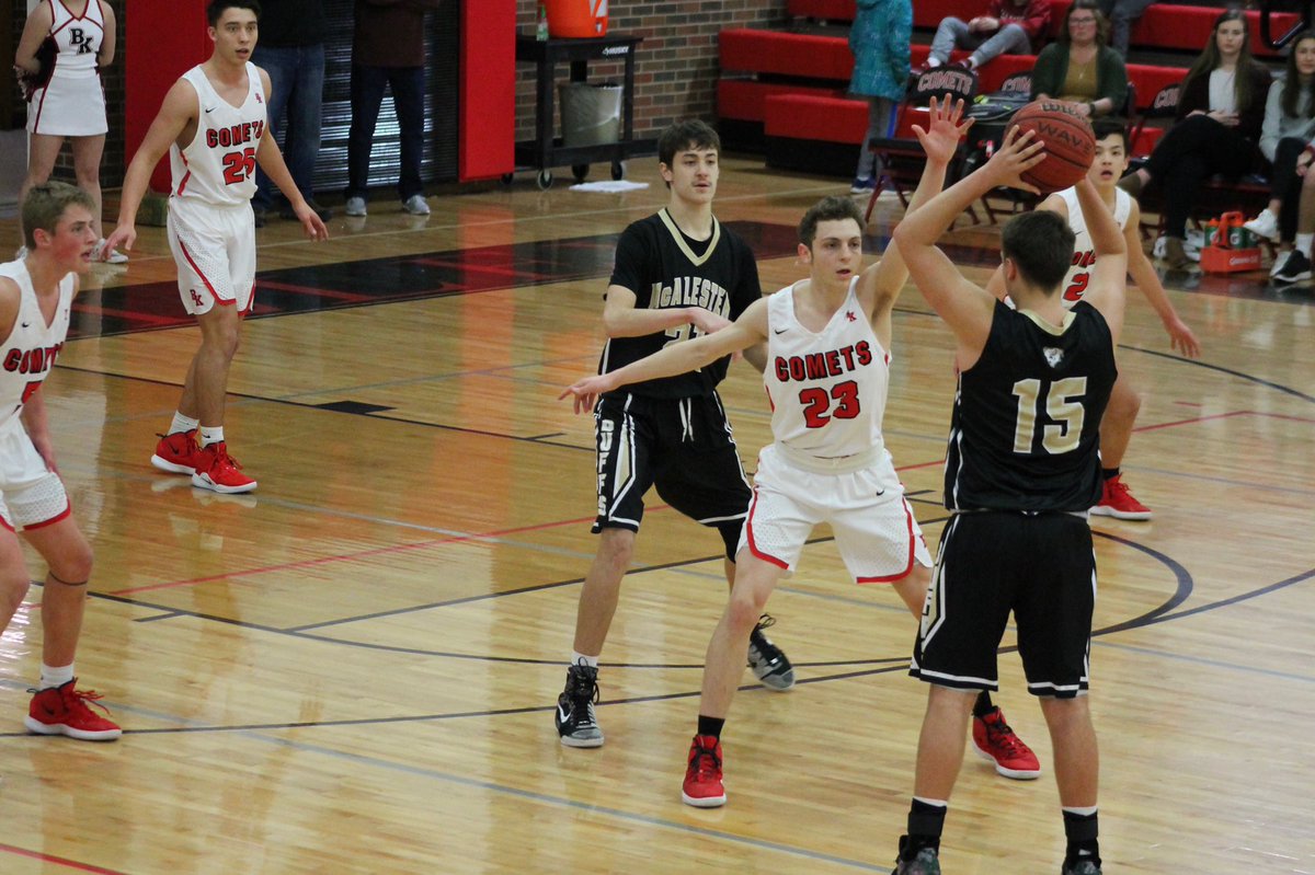 BKCometHoops's tweet photo. Happy 18th birthday to one of the grittiest young men in our program! Thank you so much for your senior leadership! A true #CharacterLeader @Brandon_Niver24 https://t.co/SJFMvWtSC2