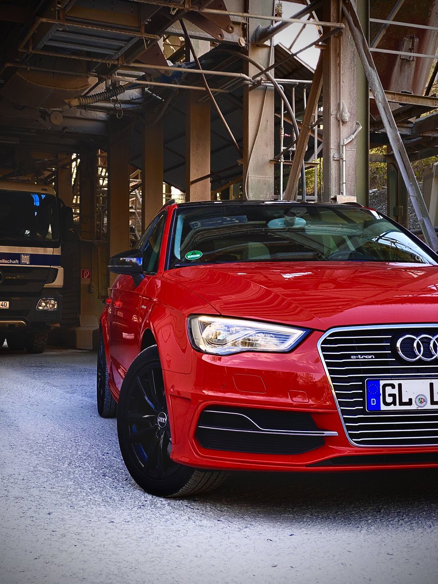 Anzugmensch's tweet photo. Lieber #vierringe am Grill als einen am Finger 😏😂 @AudiOfficial https://t.co/99YiRtriI5