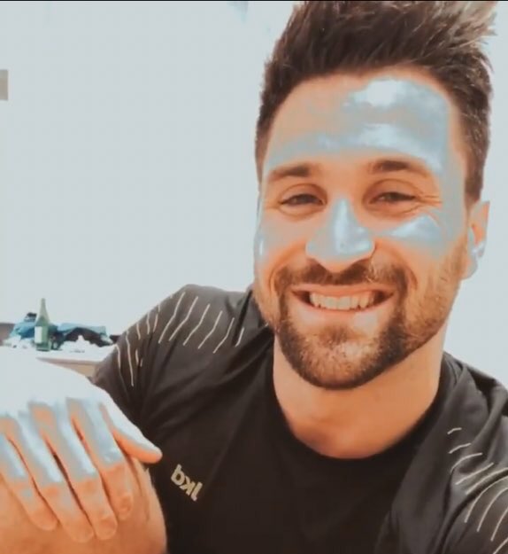 Ed io che col tuo sorriso ci vivo ancora, nonostante i giorni, i mesi e gli anni non riuscirò mai a dimenticarmi di te <a href="/bomber_orsi/">Marco Orsi</a> ❤️