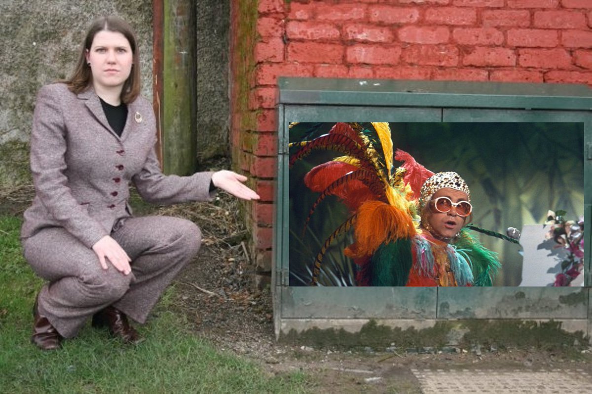 Jo Swinson Pointing at Things tweet media