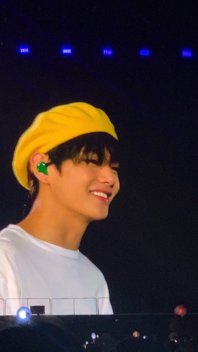 taehyvngpics's tweet photo. sunshine https://t.co/tlXlWYglfF