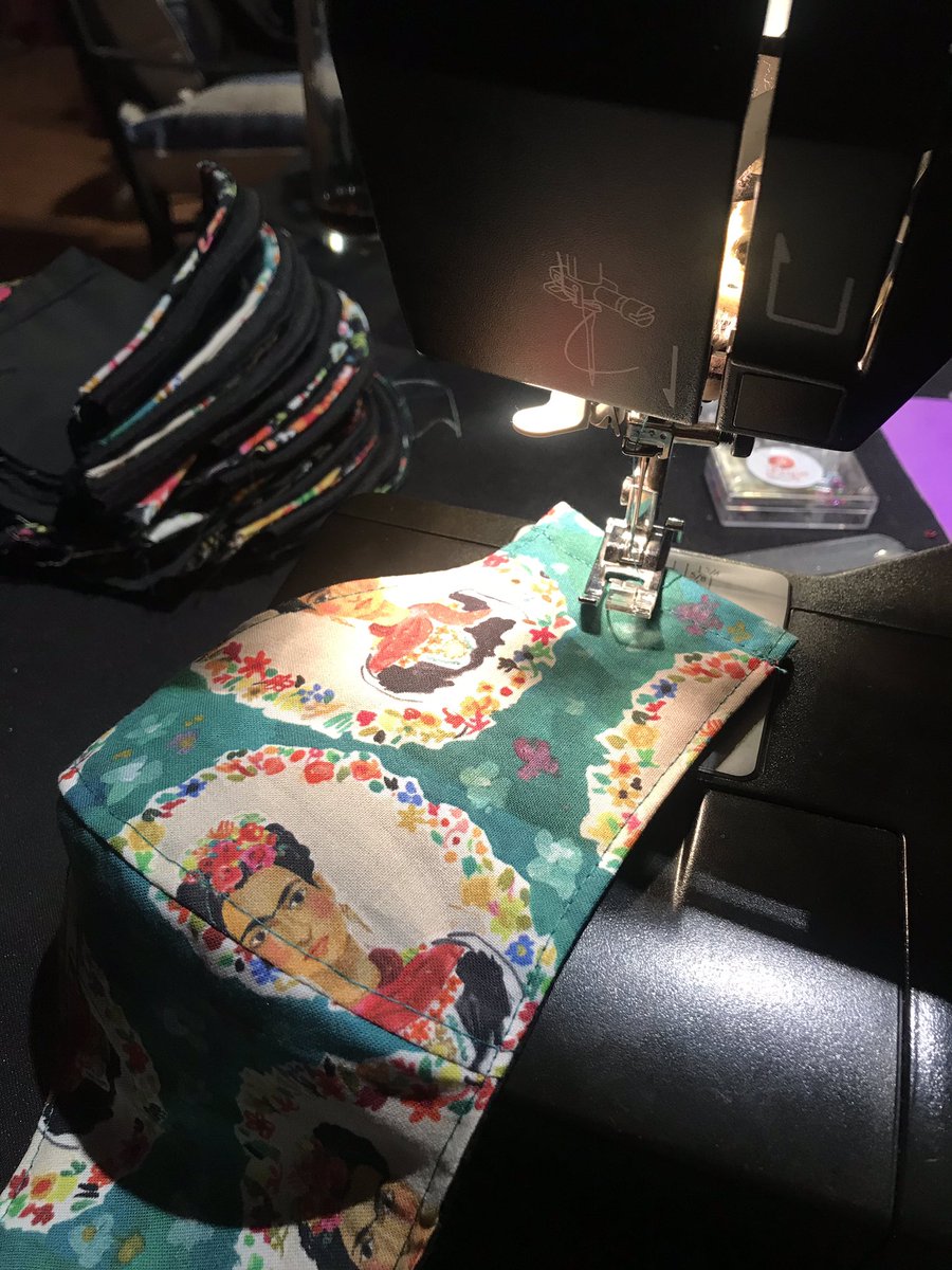 Claudia_Jordan's tweet photo. Sigo cosiendo ☺️
Fueron todo un éxito a las mascarillas de #FridaKahlo 🇲🇽
#SoySeca https://t.co/zzJG1xu9Zt