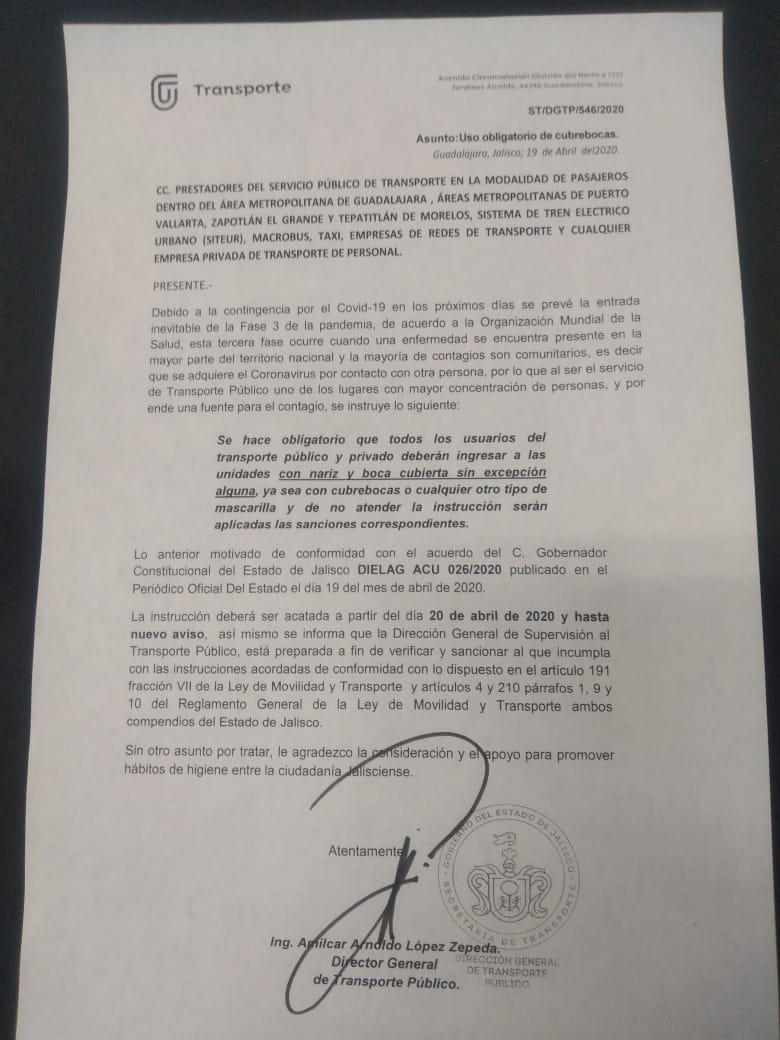 Ruta622GF's tweet photo. Estimados usuarios. @TransporteJal nos hace llegar oficio en el cual se nos dan indicaciones de no dar servicio a usuarios que no lleven cubrebocas, por lo que les solicitamos su apoyo para que al abordar LLEVEN SU CUBREBOCAS por favor. Si todos apoyamos, las cosas salen mejor. https://t.co/4YwHVT4mv1