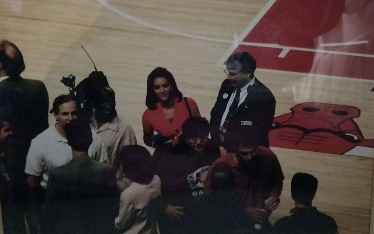 BurtonABC7's tweet photo. #TheLastDance🏀🏀
Getting the popcorn ready to watch and it got me reminiscing about covering the last #NBAFinals at The @UnitedCenter in the era of #MichaelJordan and The @ChicagoBulls #Dynasty @ESPN #LetsDance #DestinationTV 📺 https://t.co/fVvNAVPGAn