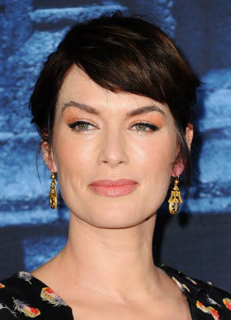 33: now, Rosalind Russell and Lena Headey don’t look overly alike, but both of them have those eyebrows which know something you don’t know!