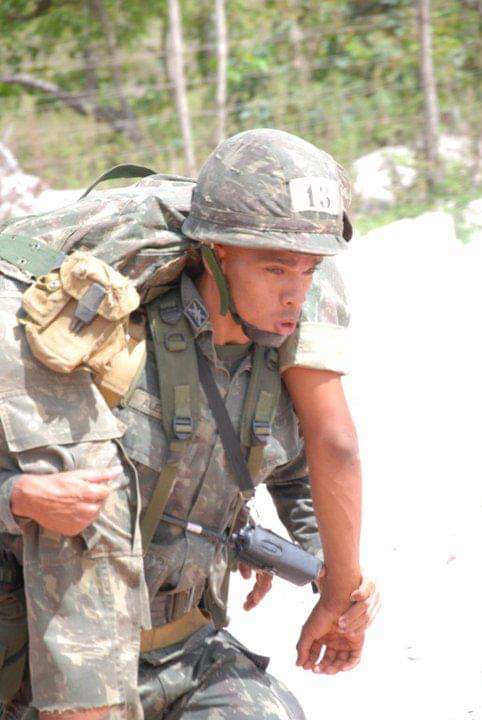 pedroo_moreira's tweet photo. Sempre que preciso visite o baú das suas memórias, vista a armadura da sua melhor batalha e prepare-se assim p/ sua maior história. Eterna homenagem ao dia do Exército Brasileiro. O aprendizado na caserna é impagável. #19deAbril #DiadoExercito #AspInfOf #Infantaria #Lembranças https://t.co/HD04f4n5Jm