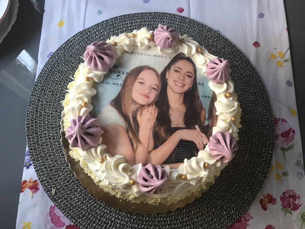 kissoftinita's tweet photo. @TiniStoessel HOY ES MI CUMPLE ❤️ 

Estoy tan feliz y agradecida por haber crecido contigo y experimentar tantas cosas junto a ti, te amo mucho y siempre estaré a tu lado!❤️ https://t.co/HeN7sWz7i2