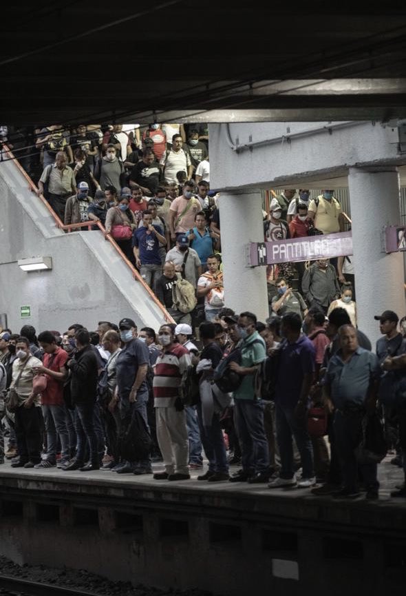 Cantusinmas's tweet photo. Hace un mes y fracción, pronostiqué 5,000 muertos para México con la crisis del #Covid_19 Subo mi número a 10,000, la mayoría en Mordor #CDMCX. #PincheGente https://t.co/P8HWbEqT6K