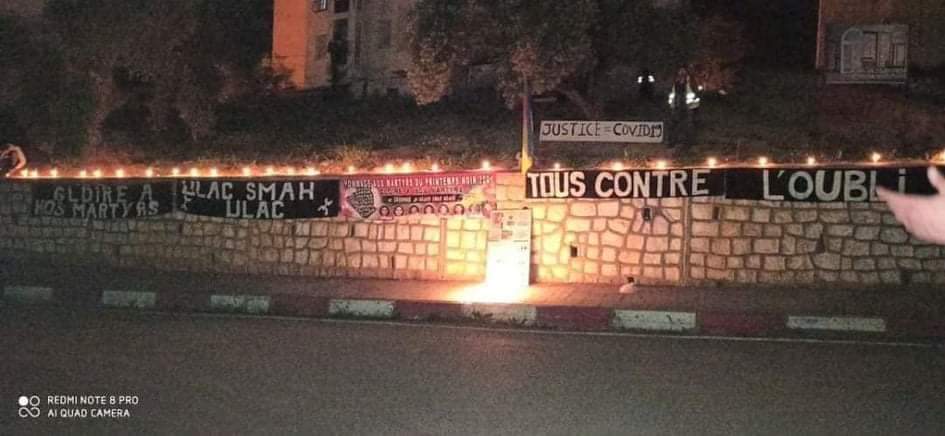 nabyl_yahiaoui's tweet photo. #Seddouk - #Anniversaire: Des bougies allumées en hommage des victimes du 20 Avril 1980 et 2001.
En cette période de confinement, des bougies sont allumées dans des balcons et de rues à travers  plusieurs quartiers et villages de Bejaia, en hommage aux victimes de ces événements. https://t.co/HI7ONcQ8pd