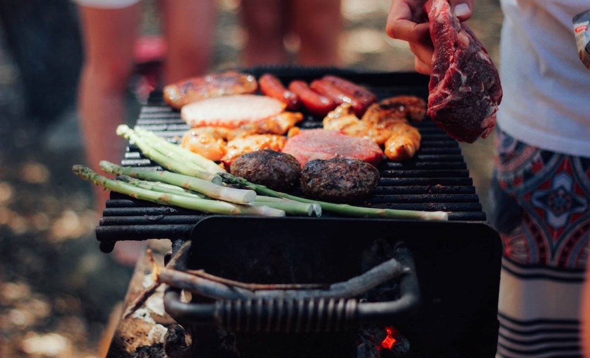 OdemShemar's tweet photo. @DanBraxton2 and I are hosting a community fundraiser BBQ to help out with our community. All players and coaches invited!! #MoreThanFootball https://t.co/r9kiqP7gHl