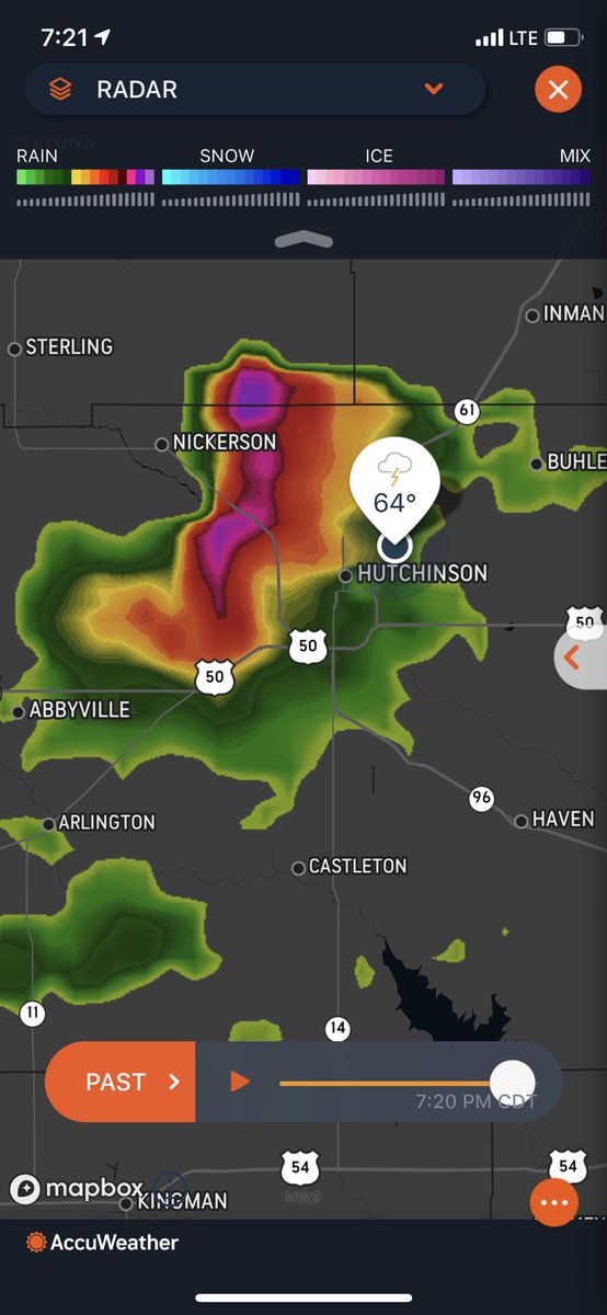 ksujoel's tweet photo. 60 MPH winds and penny-size hail coming this way. #ILoveSpringStorms https://t.co/ZUtD0xmN9s