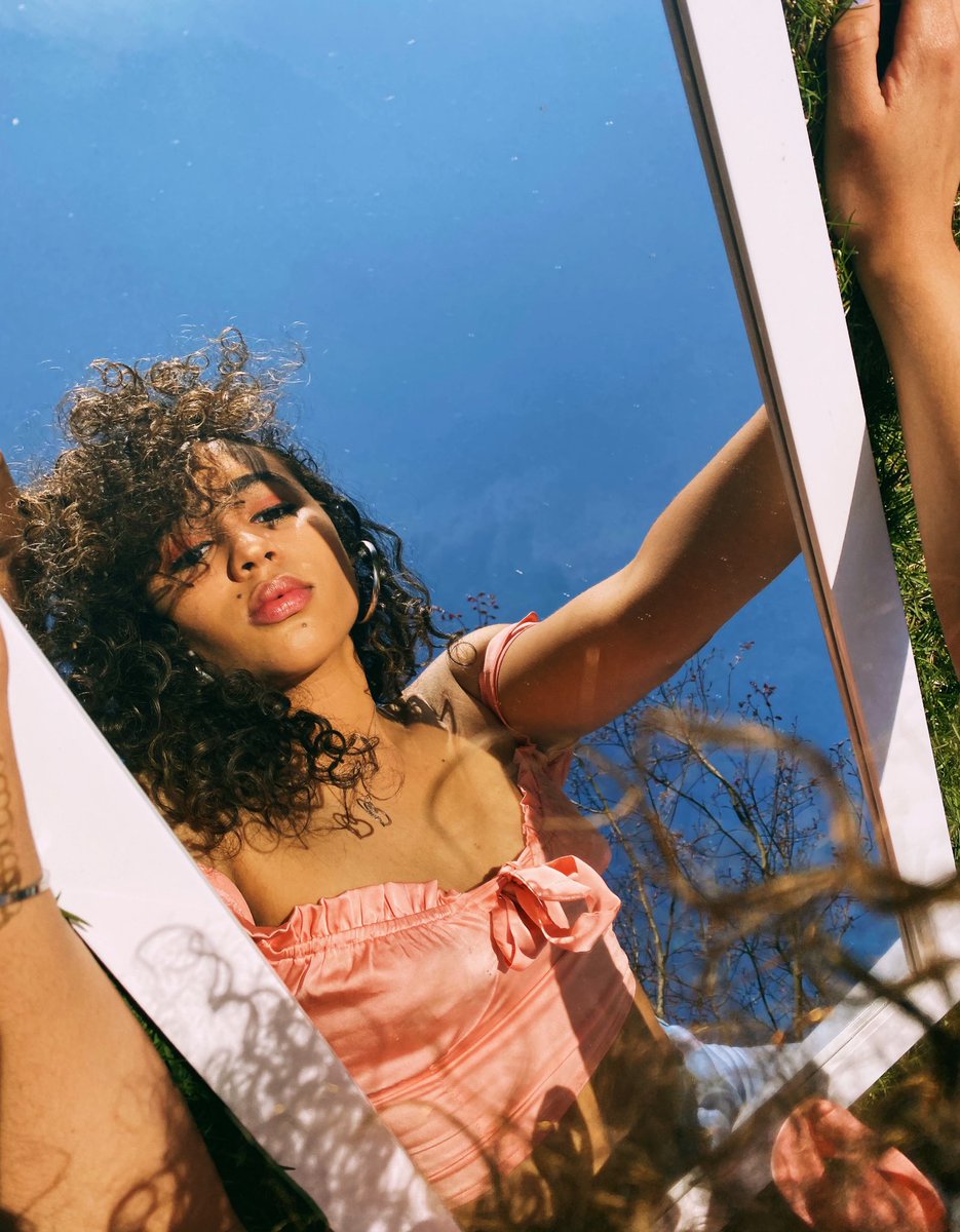 amguzman0605's tweet photo. So I tried the outside mirror photo shoot today 🌸✨ https://t.co/STmbSaXBY9