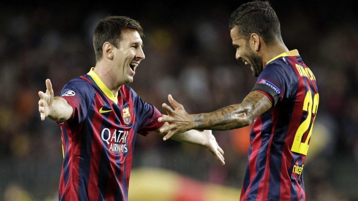 Futbool_Fotos's tweet photo. Uno de los mejores socios en la carrera de Lionel Messi: Dani Alves 🇧🇷 https://t.co/gG7whK4bKQ