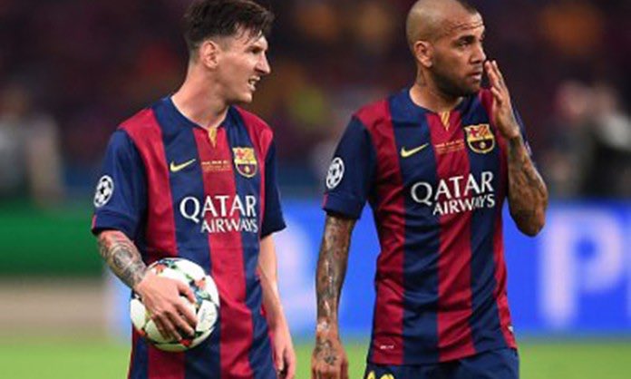 Futbool_Fotos's tweet photo. Uno de los mejores socios en la carrera de Lionel Messi: Dani Alves 🇧🇷 https://t.co/gG7whK4bKQ