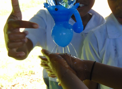RotaryHHFH's tweet photo. 🖐️🚰 #rotary #handwashing #behaviourchange project #handhygieneforhealth WATCH VIDEO https://t.co/uKEEDPh8e0 https://t.co/HtUOzsVYKT with #SPATAP Portable Tap making communities hygienic instantly https://t.co/7X3H0SlUB7  info@handhygieneforhealth.org #COVID19 https://t.co/f2Ag3O0iZA