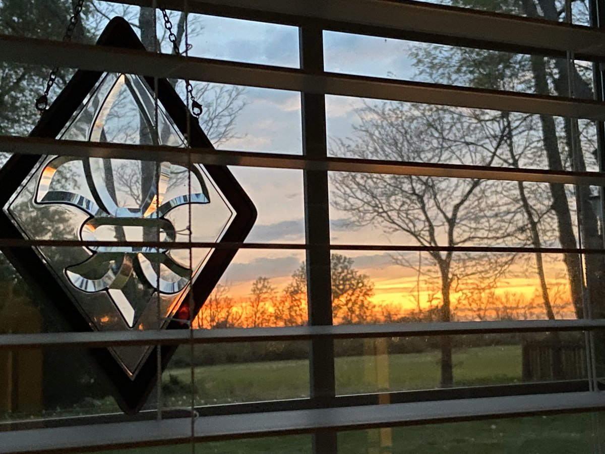 julesbibel's tweet photo. Stunning sunset tonight! 🌅🧡 #TeamKentucky #KyTogether @MarcWeinbergWX @shelbyvilleky https://t.co/nT6G5g5BTw