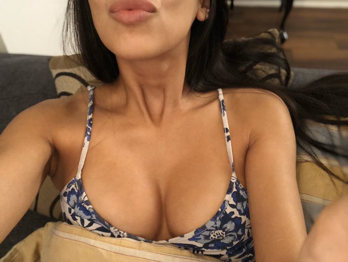 I&rsquo;ll see you this week 😘 https://t.co/zPMvZQ17NH<a href="/tag/chaturbate"class="tags"><span>#chaturbate</span></a>