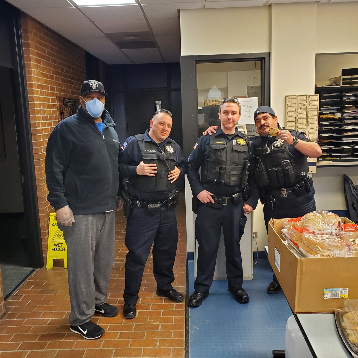 push_be's tweet image. We had the pleasure of donating dinner to the first responders the Calumet City Illinois Police Department
@CoachTyRich74 @OLineDlineFact1
@bigty74
Choose to Be a Blessing