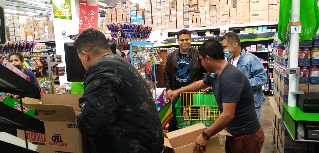 Bomberos_Mexico's tweet photo. Hermano bombero, son tiempos difíciles, es por eso que te invitamos a participar en esta acción altruista, aportando en especie lo que esté dentro de tus posibilidades. 

Recuerda que siempre estamos para el que más lo necesite.
En el HCB de la CDMX nos apoyamos... 🤜🏻🤛🏻 https://t.co/2DnW7Ixshj