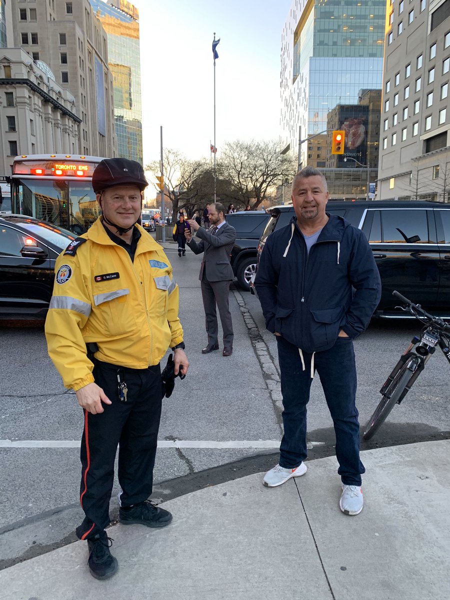 Hockey8989's tweet photo. Thank You ti all the Health Care Workers for all you do to protect us and the community ❤️🙏🏼❤️ #MountSinai #SickKids #TorontoGeneral https://t.co/52SSNlZ4dm