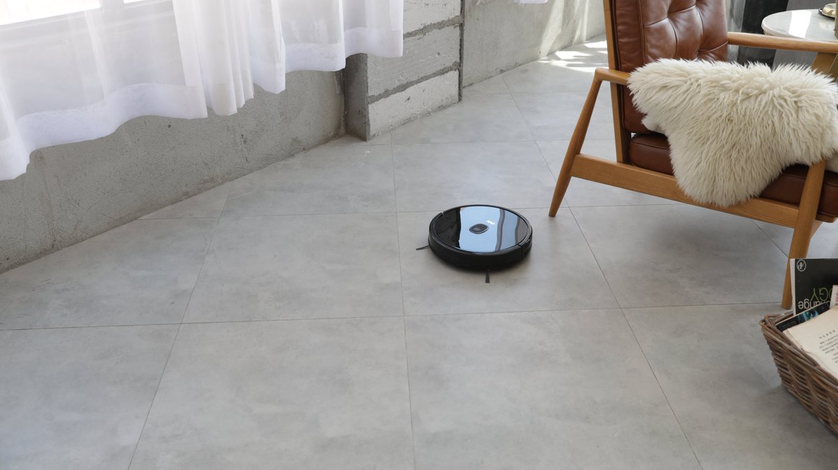 dserlife's tweet photo. Robot vacuum cleaner is a good investment for one that doesn’t like sweeping up little debris every day. Set #RoboGeek to automatically run every day eases your cleaning stress. https://t.co/vN5lUYqrn5