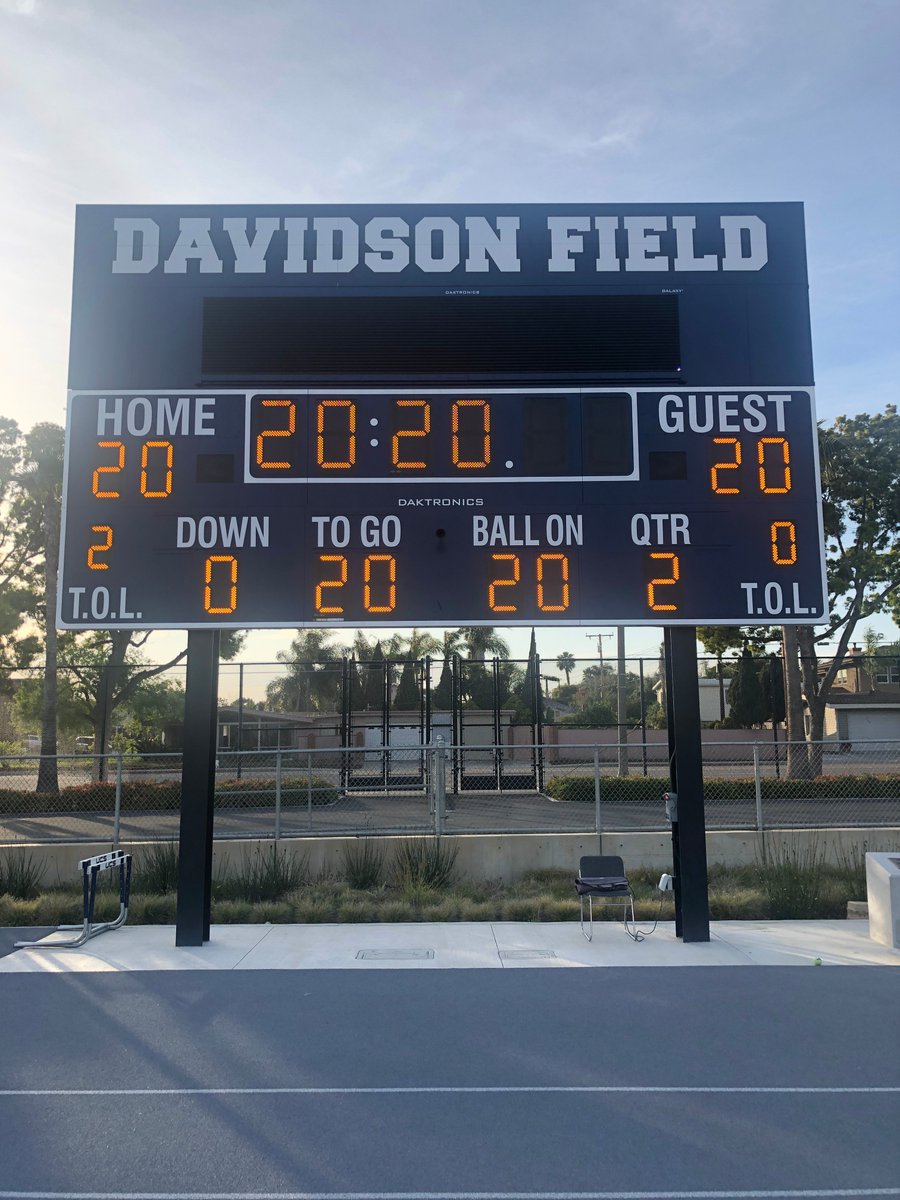 NHTarsFootball's tweet photo. We are honoring the 2020 seniors today along with our neighbor @CDMFOOTBALL. Challenging all Sunset League schools to do the same. @LosAlFootball @EdisonFootball_ @FVBaronFootball @hbhs_football @OCSportsZone https://t.co/AlUqyolTMF