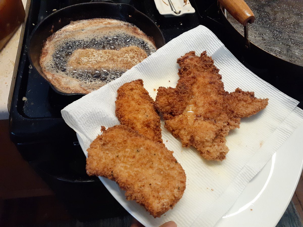terriblerich's tweet photo. Chicken katsu, hot and sour soup, beef and brocolli, and chicken egg rolls. #sundayloveday https://t.co/NYA8HasY9z
