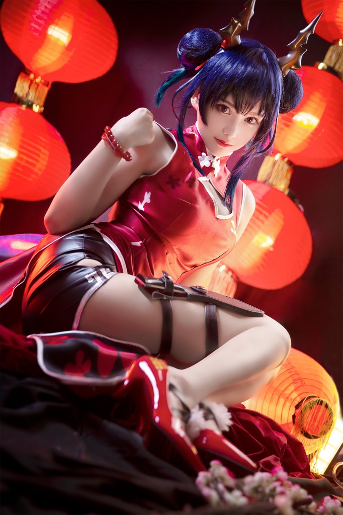Real_Karirin's tweet photo. #Arknights #アークナイツ 
#cosplay 
陈 岁红霞旗袍 part.2 https://t.co/U2TVvY6fTI