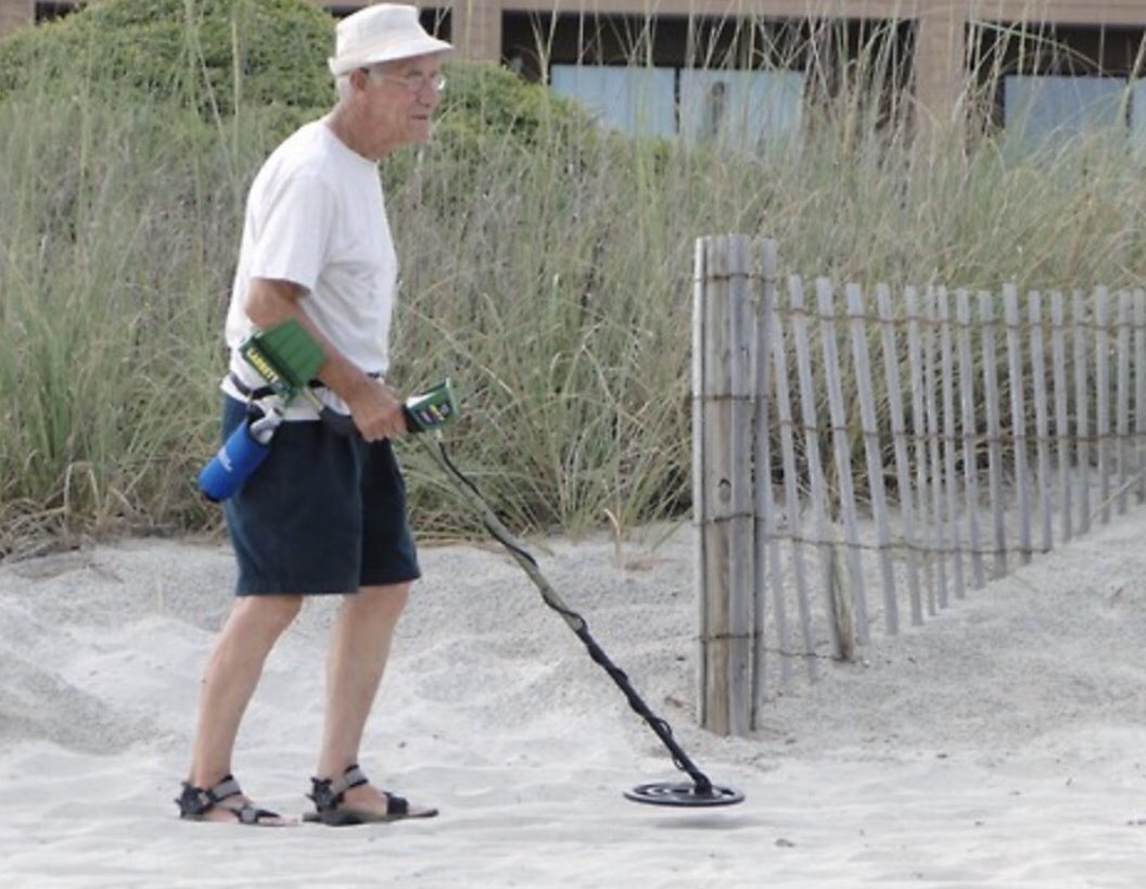 Happy Birthday to the great Bill Raftery! Nobody better, with a microphone or metal detector. 