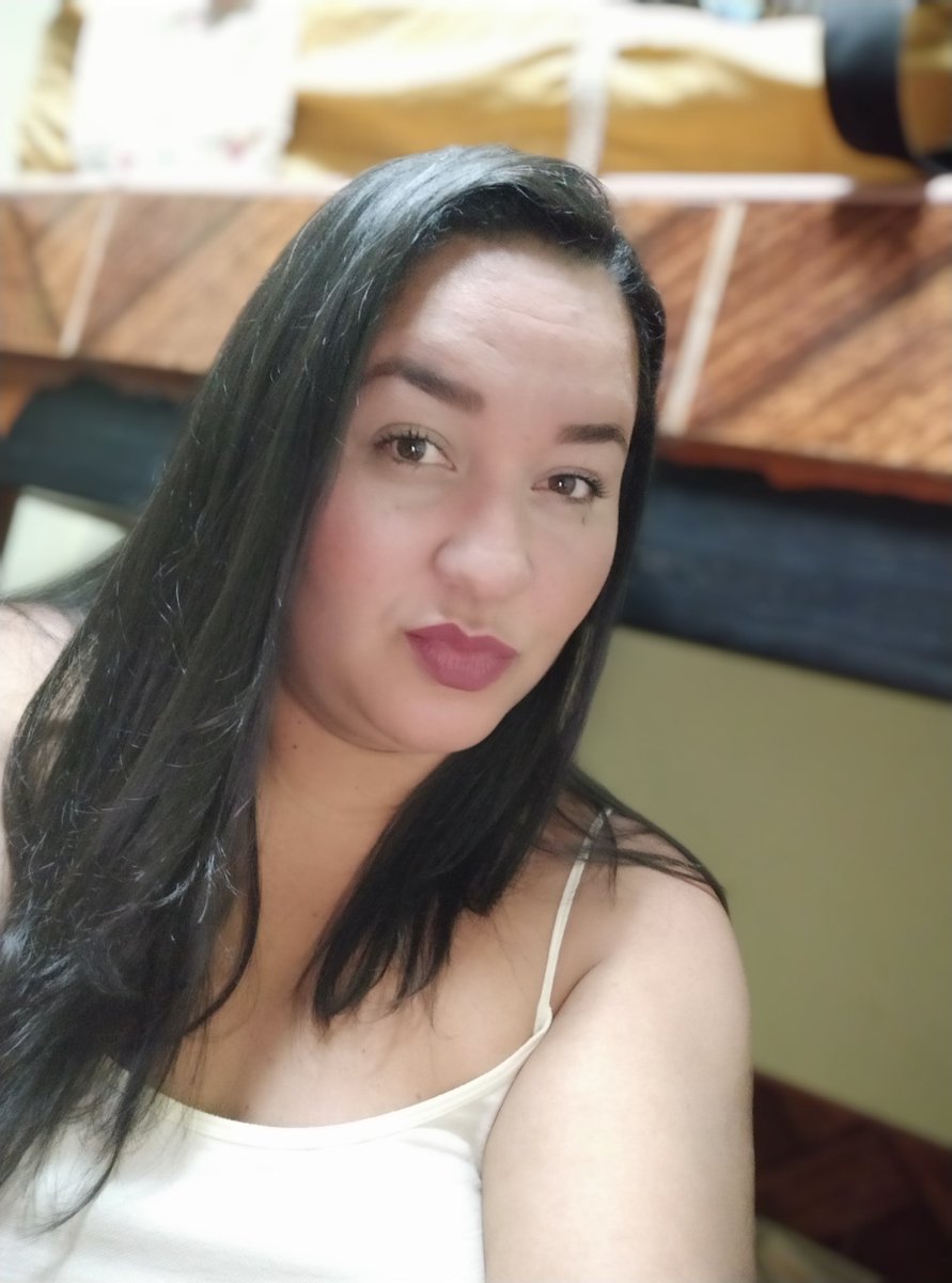 Jennife26036898's tweet photo. Cuando aún en 40tena te provoca maquillarte un poco. Si ya se estoy loca son las 10:10pm de un domingo más encerrada. #maquillateyquedateencasa https://t.co/8gGEj3fGds