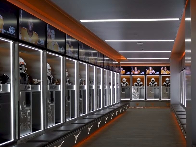 JrHardman's tweet photo. BEYOND BLESSED to reciever my 4th POWER 5 offer from the UNIVERSITY OF TEXAS. #AGTG #TexasFight @CoachOttoUT @RoadDogs_ @jjbates99 @247Willis @notthefakeGMF @HardBarnSports @Turd_Scott @TexasFootball @TexasLonghorns https://t.co/ku4n02DvXJ