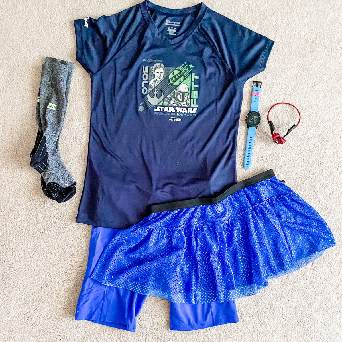 HeatherRuns13_1's tweet photo. #flatrunner for the at home #starwars10k on the treadmill while watching Star Wars. #rundisney #oisellevolée #trdfunrun #werunsocial #shokzstar #shokzsquad #teamsparkle #zensah 

https://t.co/cohWDSFaiy https://t.co/nVhy0LYkcE