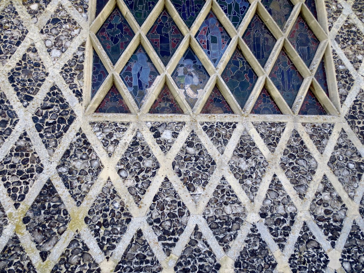 flintmancompany's tweet photo. Church flushwork. Detail of the gable end that faces the Church patrons Manor House. #flint #flintwall #flintwork #flushwork #church #heritage #lime #craftskills #flintknapper #flintknapping https://t.co/GiPJExSnyc
