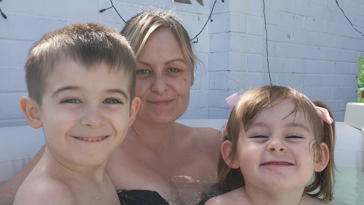 Kelly98358771's tweet image. Why should I have to tell my kids I'm not getting any money. All because I changed jobs on the 2nd March, &amp;amp; I don't get paid till end of month. #jobrejectionscheme  #newstarterjustice