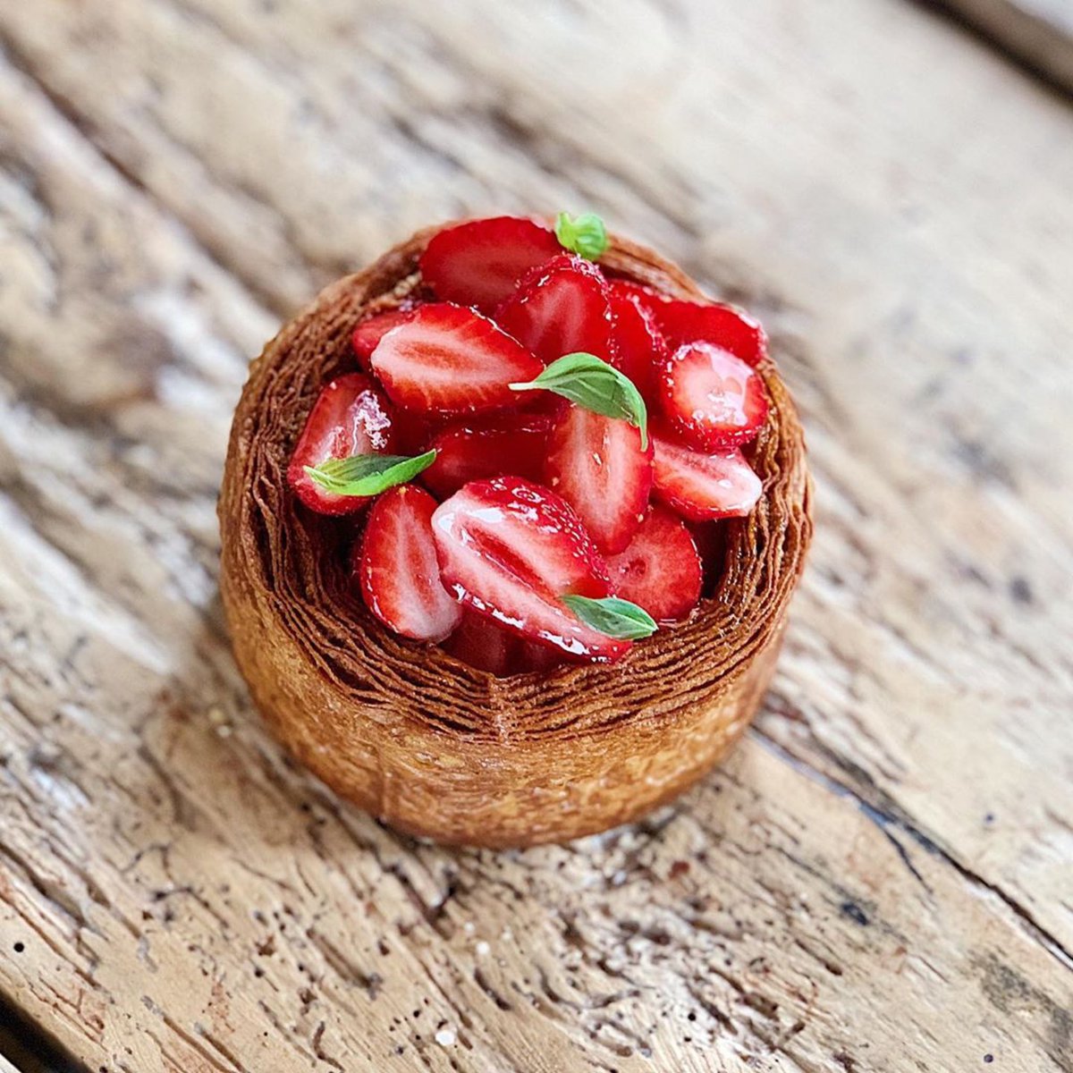 Le chef pâtissier <a href="/YannCouvreur/">Yann Couvreur</a> lance sa deuxième Confin’box gourmande et ouvre les commandes aujourd’hui lundi à 11h 🍓
Rendez-vous sur son site ! 
#confinement #solidarité