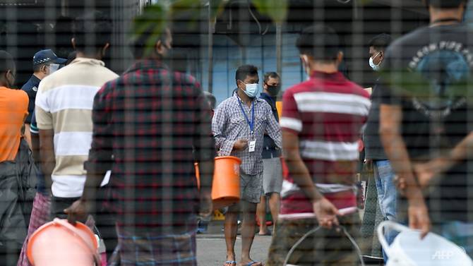 ChannelNewsAsia's tweet photo. JUST IN: 1,426 new #COVID19 cases in Singapore, most of whom are residents in foreign worker dorms https://t.co/QuV2K6kIQ2 https://t.co/XLUMQQEyu4