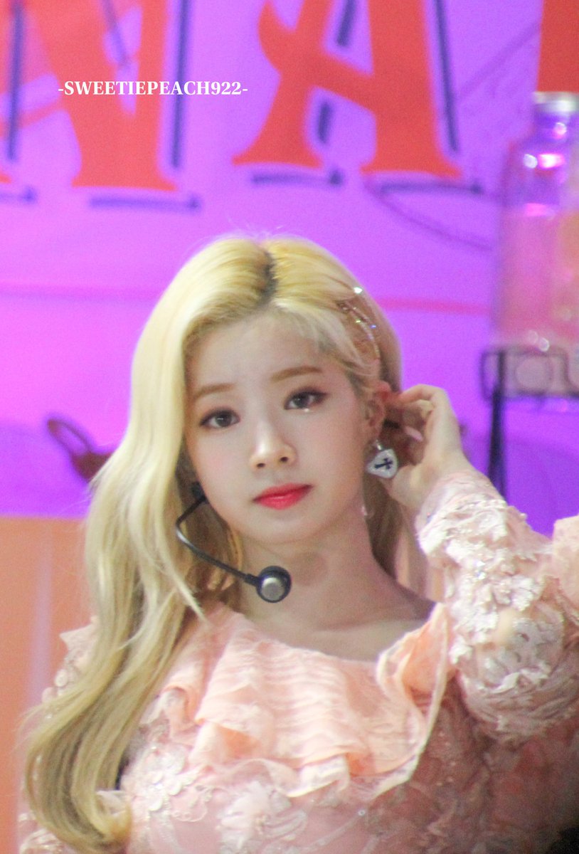 110. Another day of no black hair Dahyun... when will it end  (realized I posted a dup dubu... a whole failure)