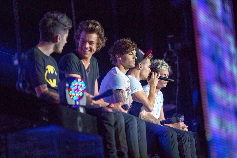 43jh's tweet photo. 1Dが活動再開するかもという報告を聞いて心臓が、、あああやっと待ち望んでたBoysに会えちゃうの？会える？あの時共にキャーキャー言ってたDirさんたちとまた再会できちゃうの？？まだまだ先かもしれないけど嬉しすぎる。😭 https://t.co/14bfuRRwM6