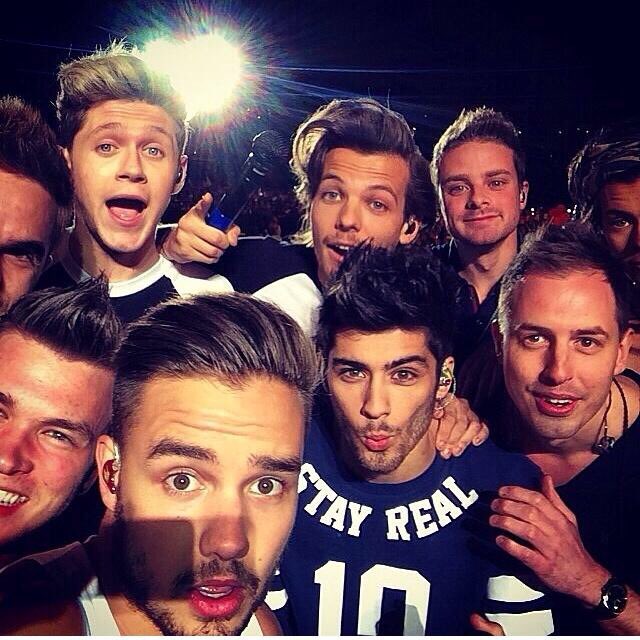 43jh's tweet photo. 1Dが活動再開するかもという報告を聞いて心臓が、、あああやっと待ち望んでたBoysに会えちゃうの？会える？あの時共にキャーキャー言ってたDirさんたちとまた再会できちゃうの？？まだまだ先かもしれないけど嬉しすぎる。😭 https://t.co/14bfuRRwM6